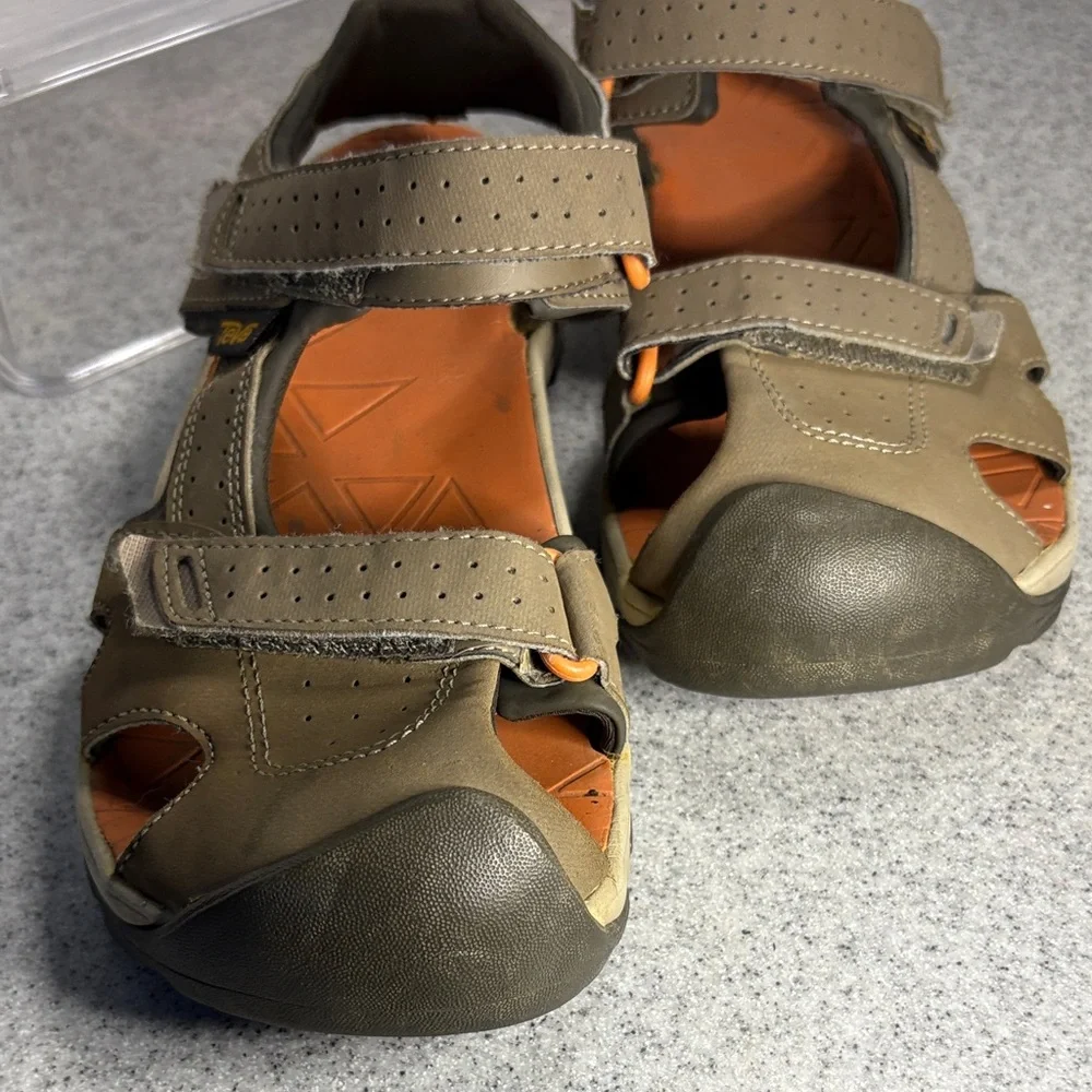Teva Kids' Tan and‎ Orange Sandals size 4. Fc2